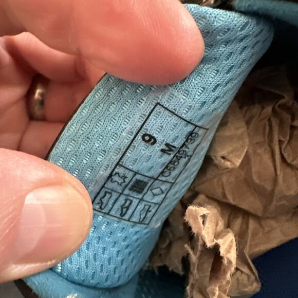 SAS SPORTY WOMEN’s SZ 9 M BLACK tennis Shoe Woth Blue Soles - 107 - Picture 8 of 16